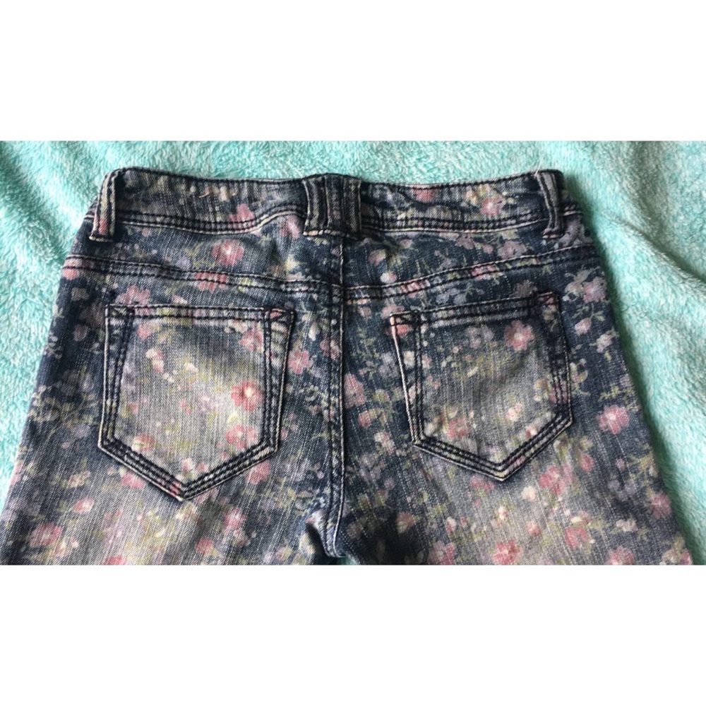 Floral Print Skinny Jeans - Picture 7 of 8